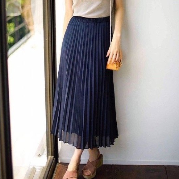 Uniqlo Dresses & Skirts - Uniqlo Pleated Crepe Skirt